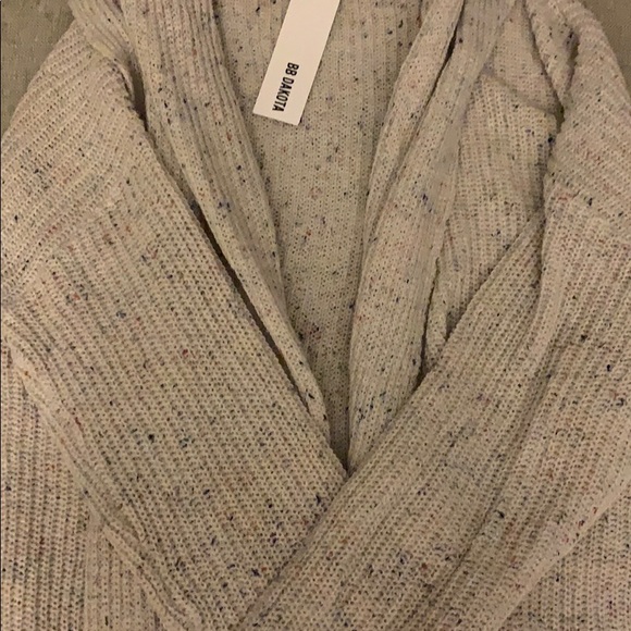 NEW! BB DAKOTA CARDIGAN - NWT - Picture 6 of 6